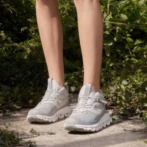 On Running Cloud Hi Sneakers